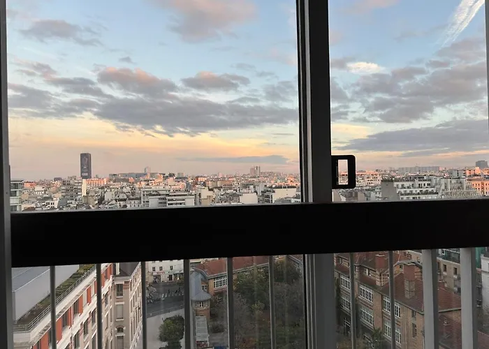 A Cozy Parisian Close To Eiffel Tower