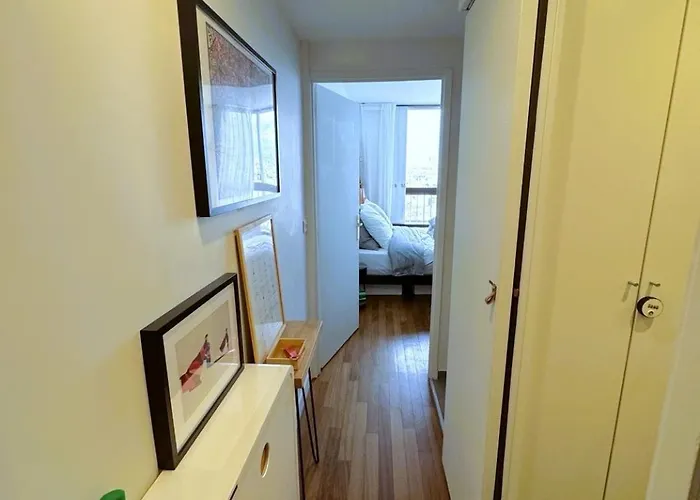 A Cozy Parisian Close To Eiffel Tower