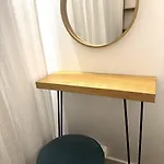 A Cozy Parisian Close To Eiffel Tower パリ