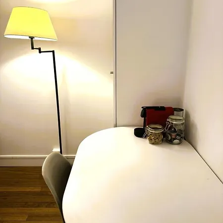 A Cozy Parisian Close To Eiffel Tower * パリ