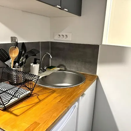 A Cozy Parisian Close To Eiffel Tower アパート